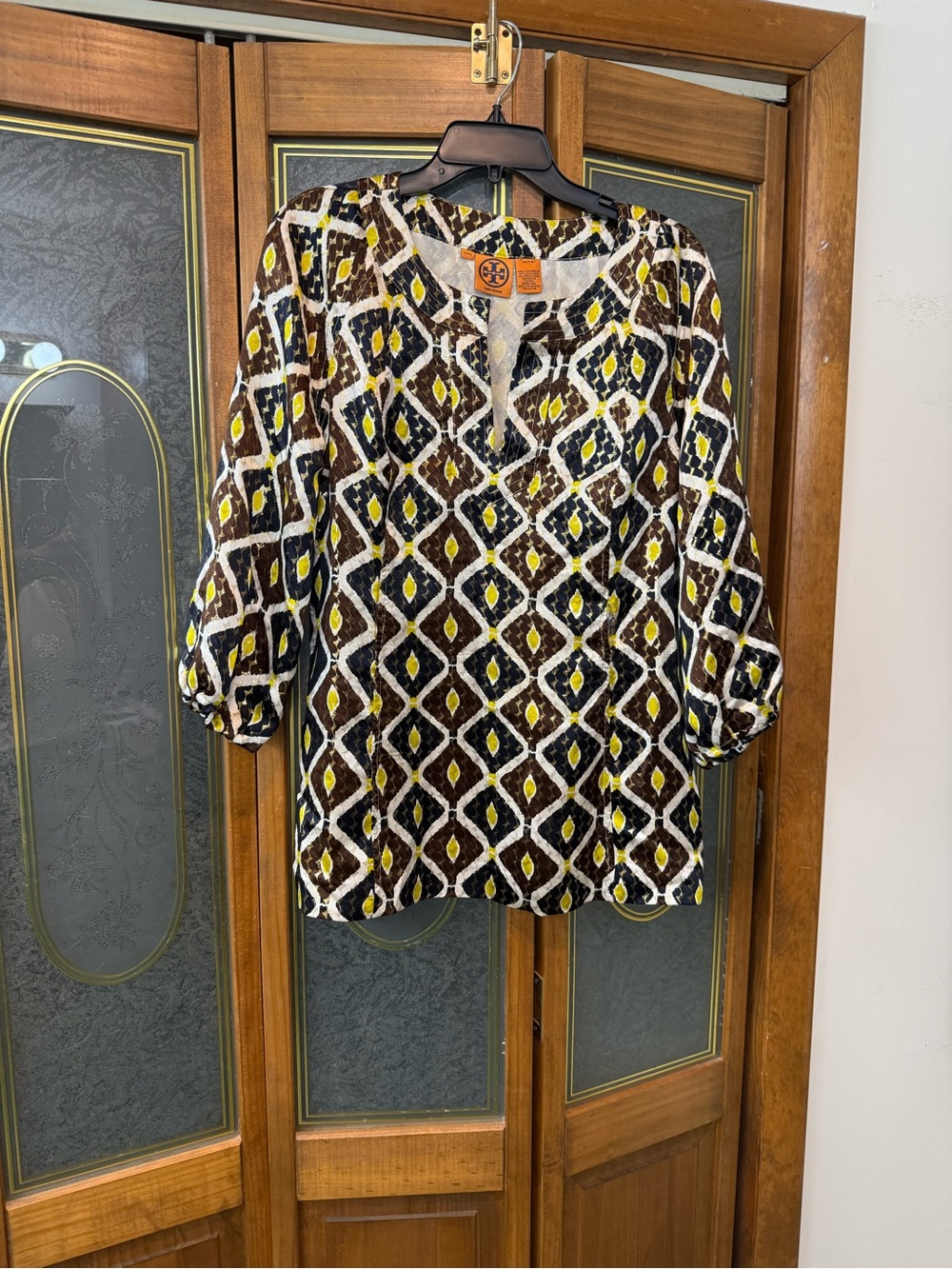TORY BURCH Brown Geometric Print Split-Neck Women’s Top